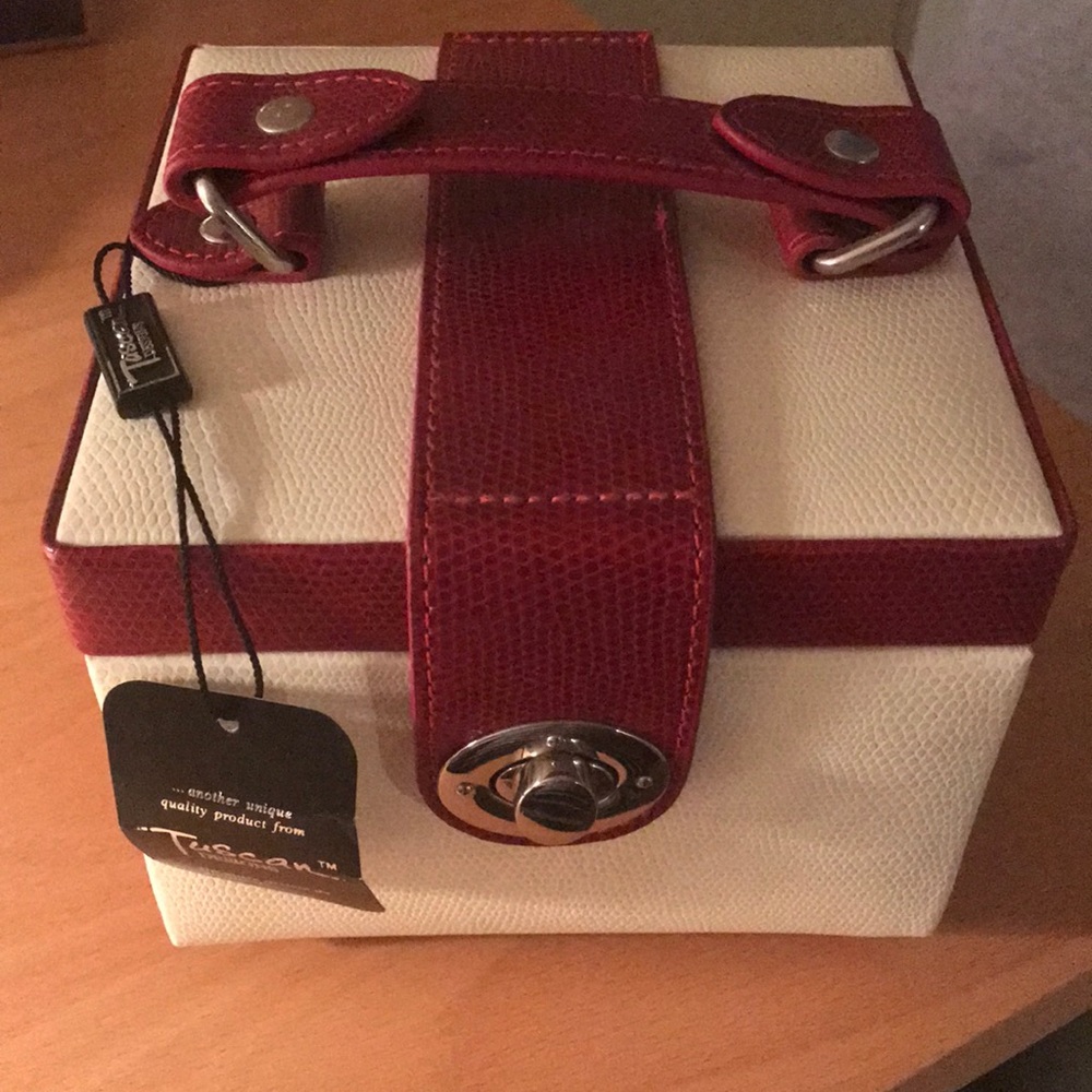 Travel jewelry box